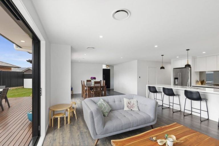 Photo of property in 25 Buddle Road, Wallaceville, Upper Hutt, 5018