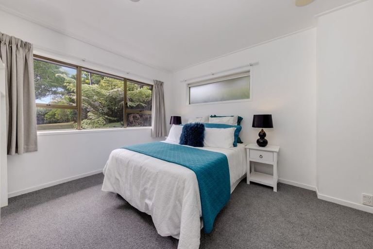 Photo of property in 1070 Scenic Drive North, Swanson, Auckland, 0816