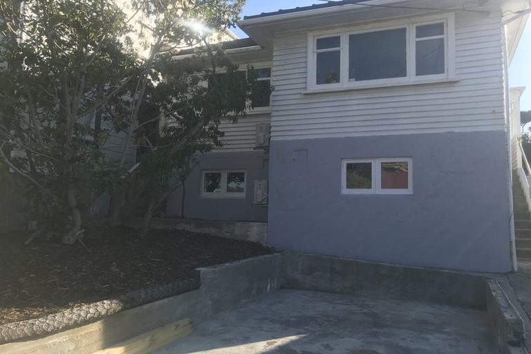 Photo of property in 18 Edinburgh Terrace, Berhampore, Wellington, 6023