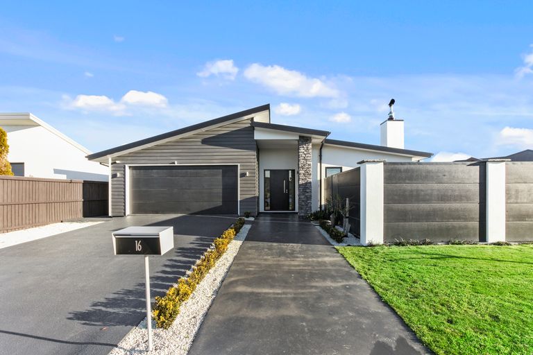 Photo of property in 16 Little Oaks Drive, Yaldhurst, Christchurch, 8042