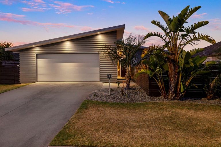 Photo of property in 6 Coutts Street, Papamoa Beach, Papamoa, 3118