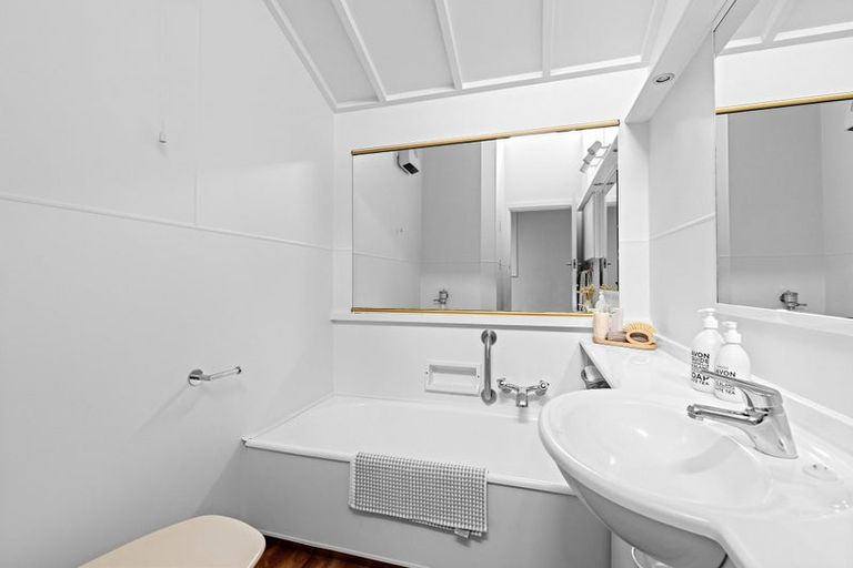 Photo of property in 55a Aorangi Road, Bryndwr, Christchurch, 8053