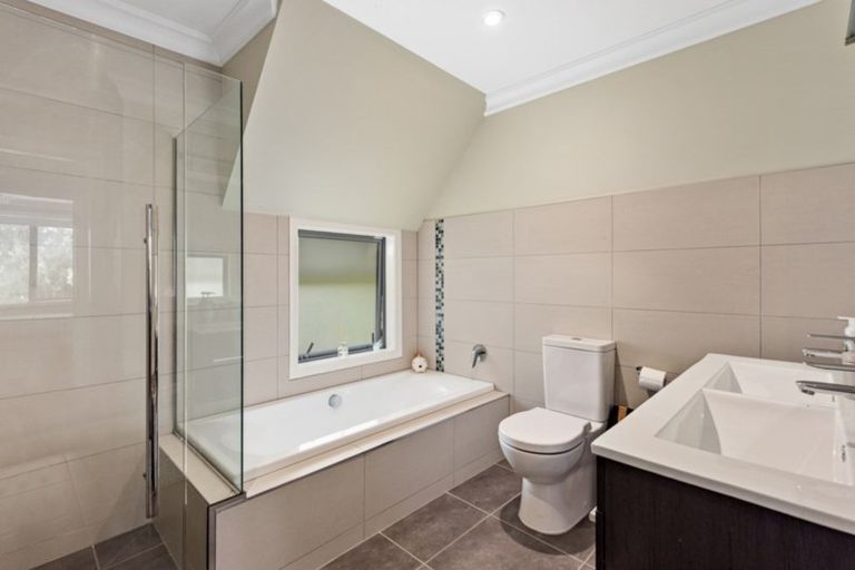 Photo of property in 27c Chatsworth Road, Silverstream, Upper Hutt, 5019