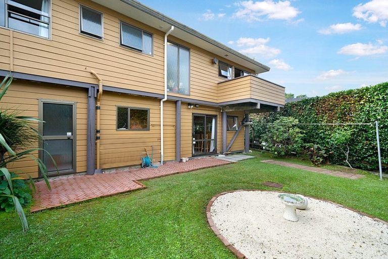 Photo of property in 2/5 Highlight Parade, Te Atatu South, Auckland, 0610