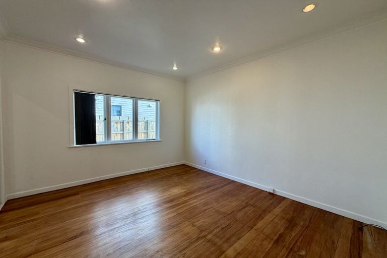 Photo of property in 48 Astley Avenue, New Lynn, Auckland, 0600