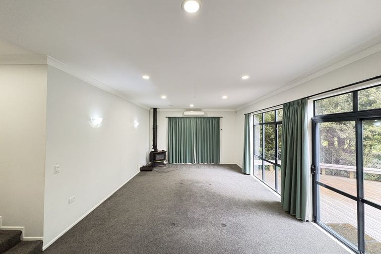 Photo of property in 30 Royal View Road, Te Atatu South, Auckland, 0610