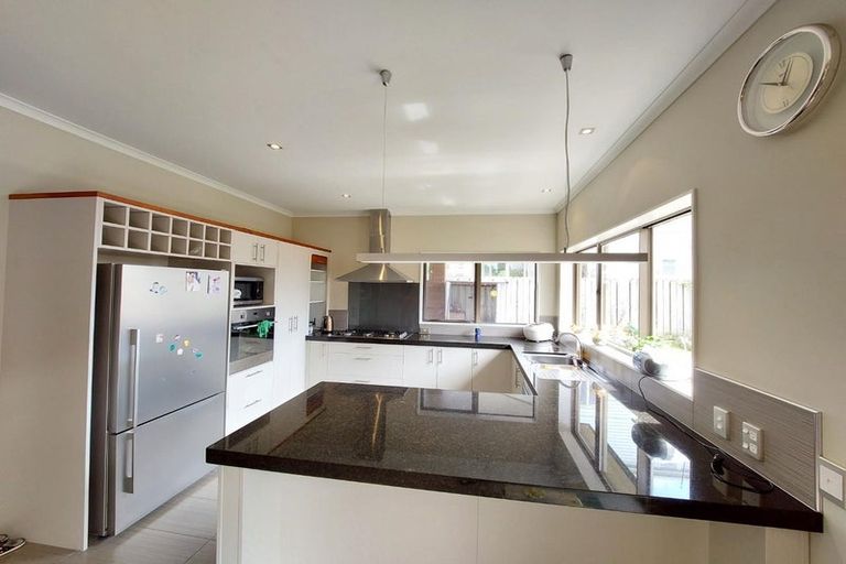 Photo of property in 16h Lincoln Road, Henderson, Auckland, 0610