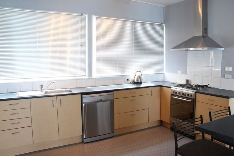 Photo of property in 156 The Esplanade, Houghton Bay, Wellington, 6023