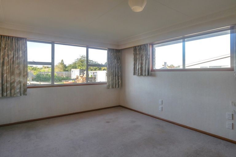 Photo of property in 24 Burraness Street, Palmerston, 9430