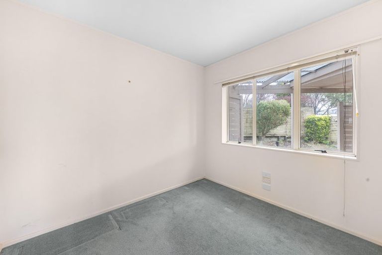 Photo of property in 2/3 Jacanas Place, Unsworth Heights, Auckland, 0632