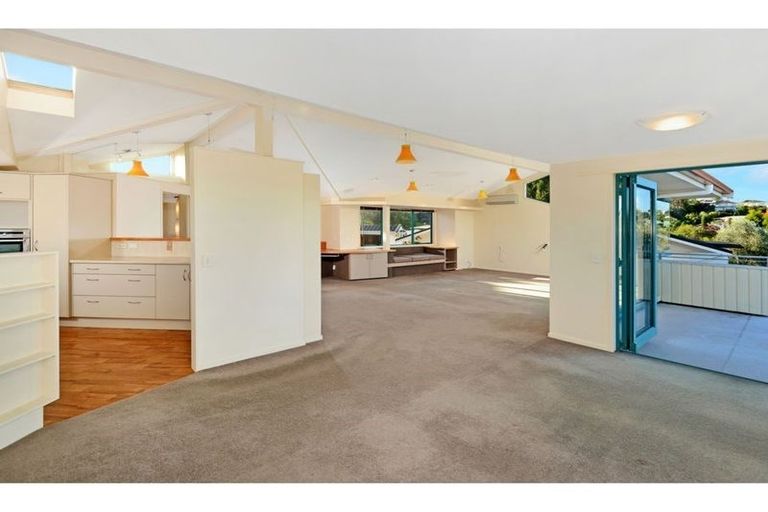 Photo of property in 2/23 Barker Rise, Northcross, Auckland, 0632