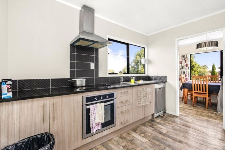 Photo of property in 6 Southview Place, Wattle Downs, Auckland, 2102