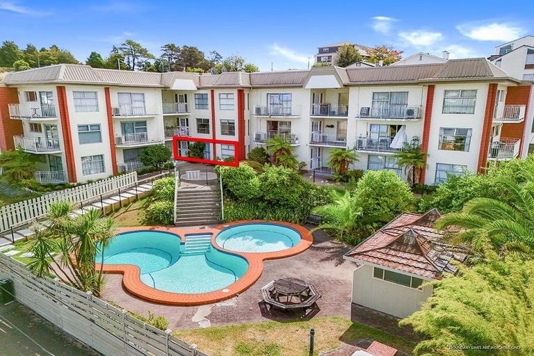 Photo of property in 2/10 Hunter Street, Hamilton Lake, Hamilton, 3204