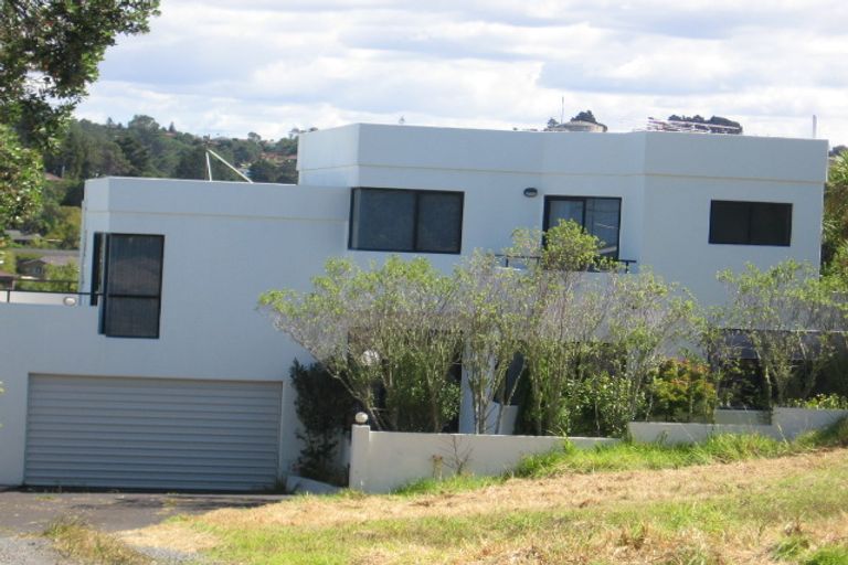 Photo of property in 2/16 Gulf View Road, Murrays Bay, Auckland, 0630