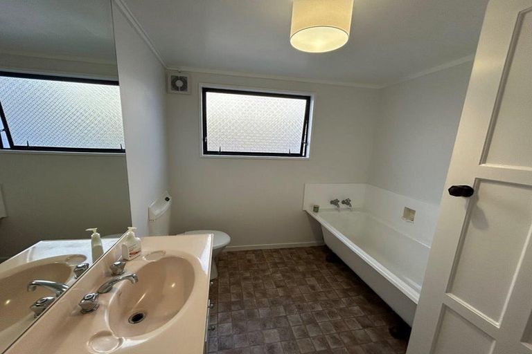 Photo of property in 15 Rita Street, Mount Maunganui, 3116