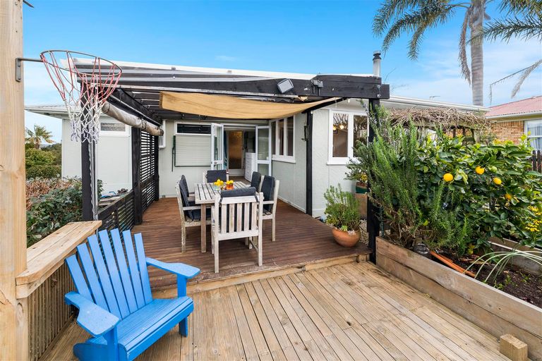 Photo of property in 1/31 Blanes Road, Weymouth, Auckland, 2103