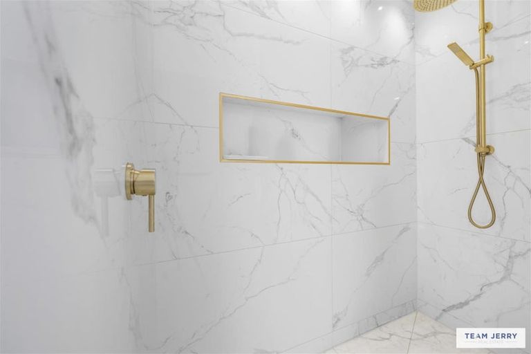 Photo of property in 21 Te Ara Aukati Terrace, Pokeno, 2471