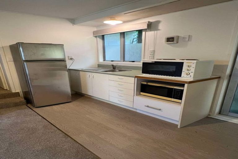 Photo of property in 1/3 Pohutukawa Avenue, Shelly Park, Auckland, 2014