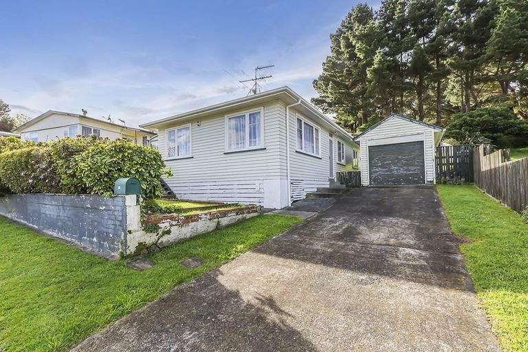 Photo of property in 74 Arahura Crescent, Waitangirua, Porirua, 5024