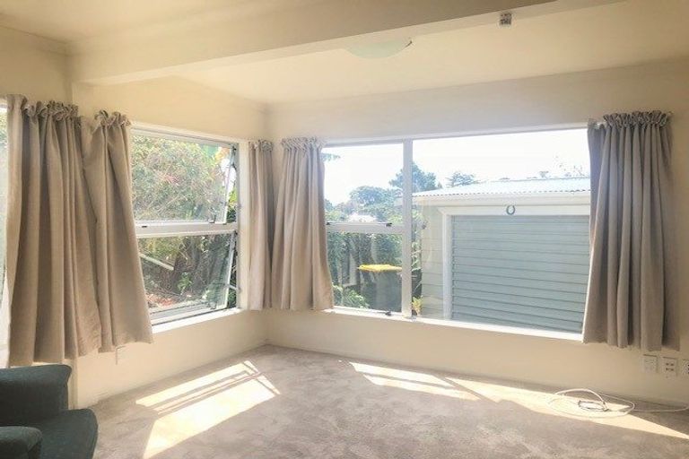 Photo of property in 11 Valkyria Place, Beach Haven, Auckland, 0626