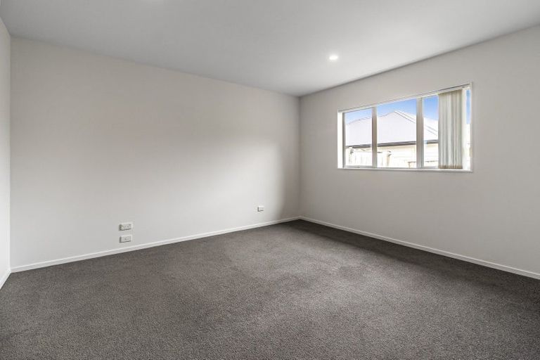 Photo of property in 110 Popokatea Drive, Takanini, 2112