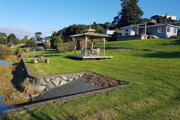 Photo of property in 249 Cove Road, Waipu, 0582