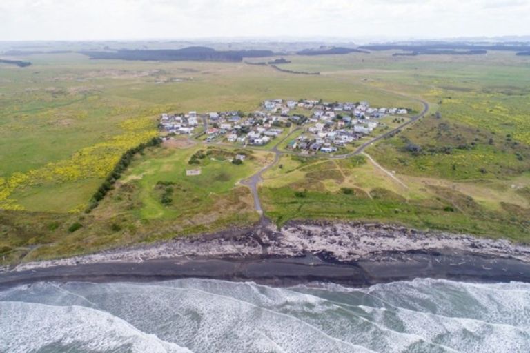 Photo of property in 10 Pingao Place, Waiinu Beach, Wanganui, 4588