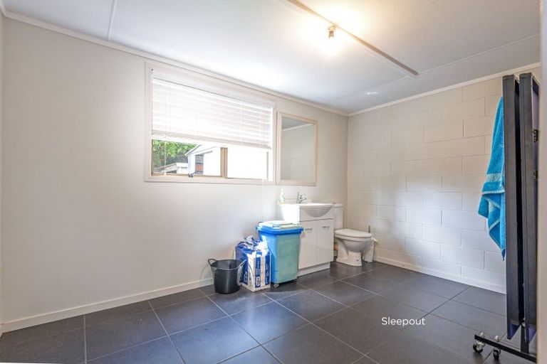 Photo of property in 17 Manawatu Street, Hokowhitu, Palmerston North, 4410
