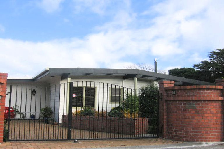 Photo of property in 122 Woburn Road, Woburn, Lower Hutt, 5010