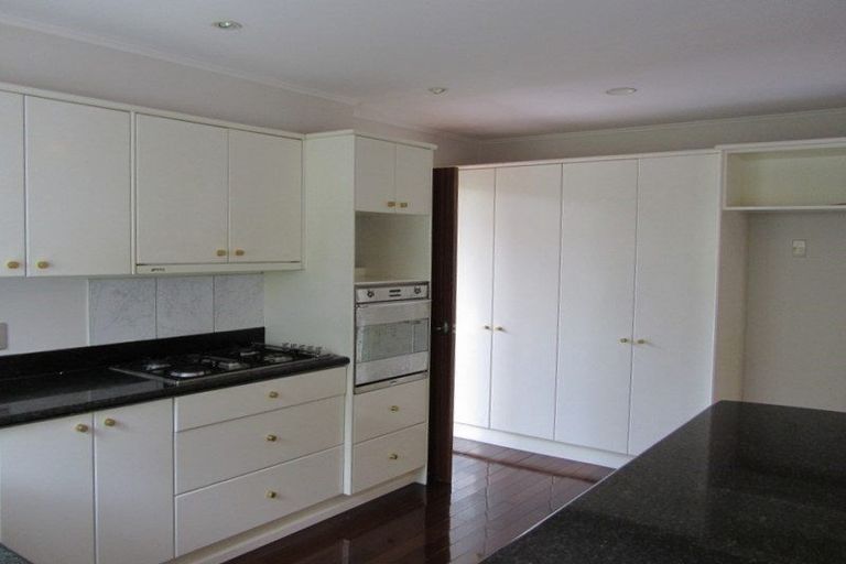 Photo of property in 8 Carrowmore, Pinehill, Auckland, 0632