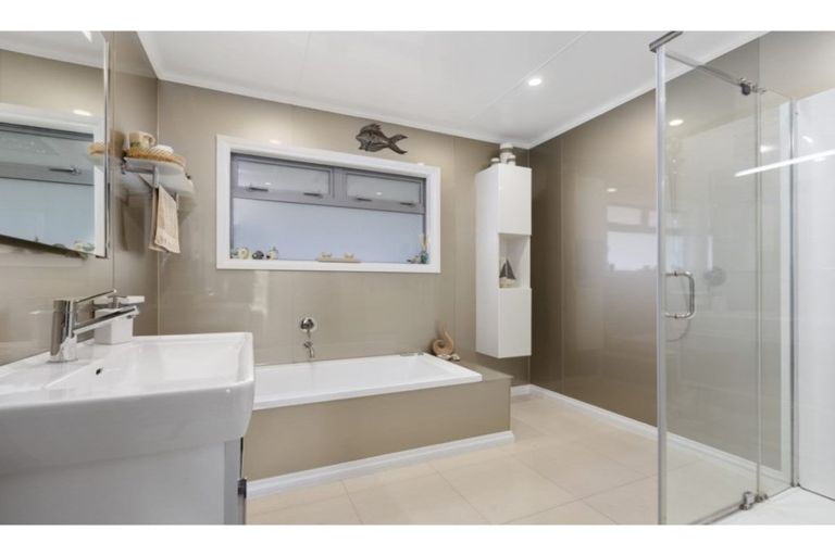 Photo of property in 515 Whitehills Road, Waitoki, Silverdale, 0994