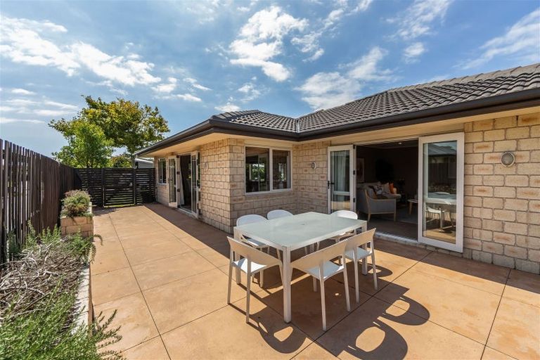Photo of property in 8 Springside Place, Redwood, Christchurch, 8051