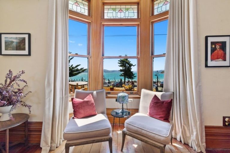 Photo of property in 186 Oriental Parade, Oriental Bay, Wellington, 6011