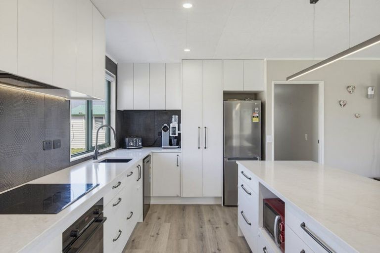 Photo of property in 16b Karaka Street, Otaki Beach, Otaki, 5512
