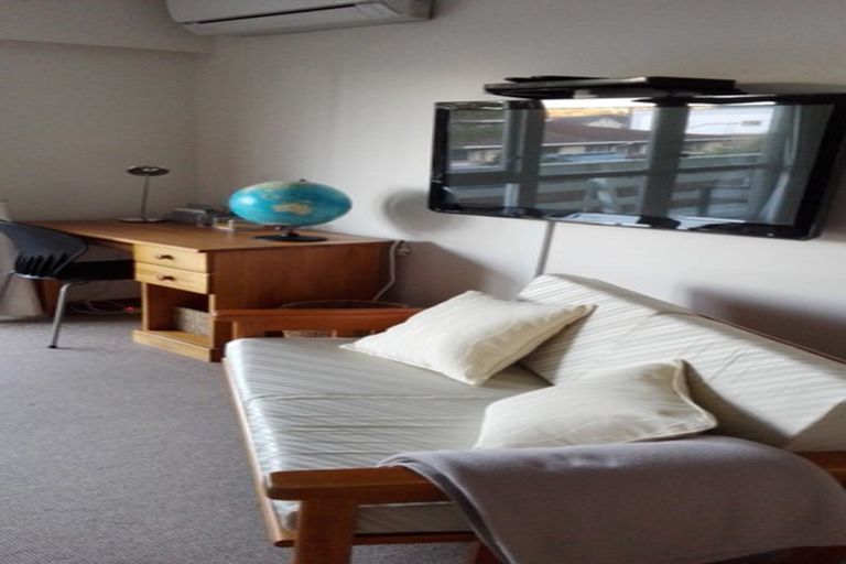 Photo of property in 16a Parklands Drive, Karori, Wellington, 6012