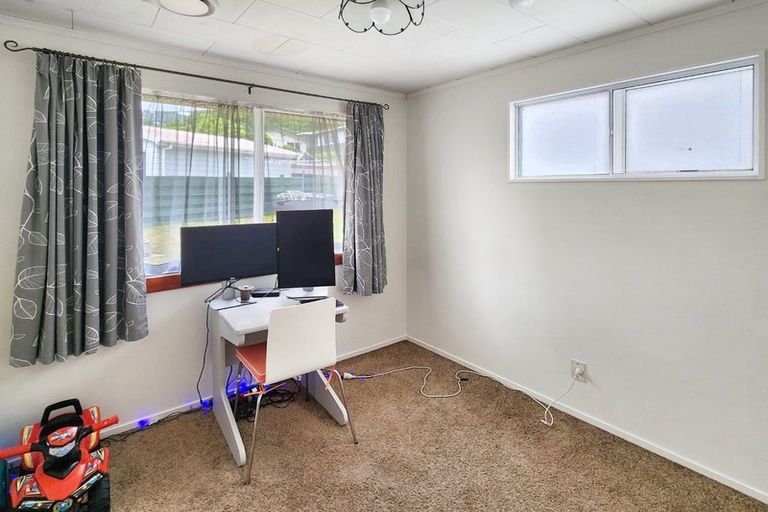 Photo of property in 214 Major Drive, Kelson, Lower Hutt, 5010