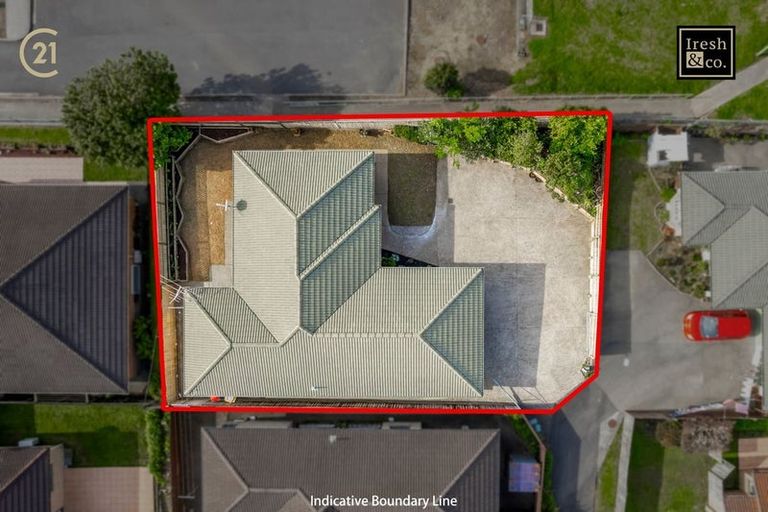 Photo of property in 22 Mt Lebanon Crescent, The Gardens, Auckland, 2105