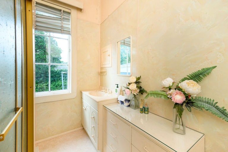 Photo of property in 19 Pahiatua Street, Hokowhitu, Palmerston North, 4410