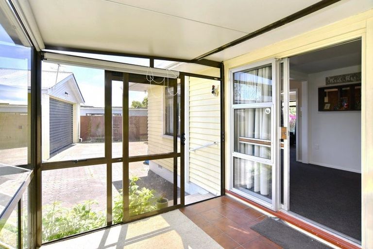 Photo of property in 15 Emlyn Place, Avondale, Christchurch, 8061