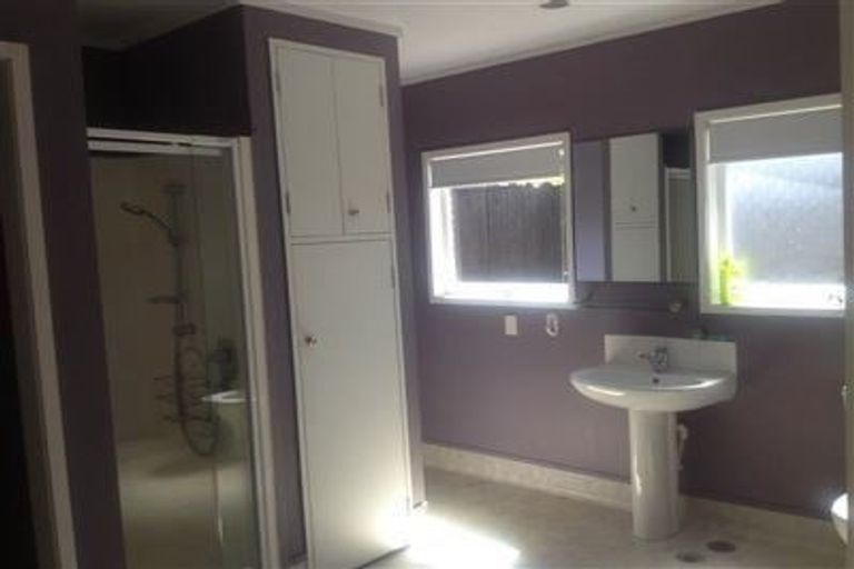 Photo of property in 2/15 Rosehill Drive, Rosehill, Papakura, 2113