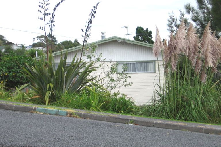 Photo of property in 2/32 Stanley Road, Glenfield, Auckland, 0629