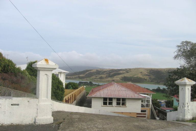 Photo of property in 17 Walker Avenue, Paremata, Porirua, 5026