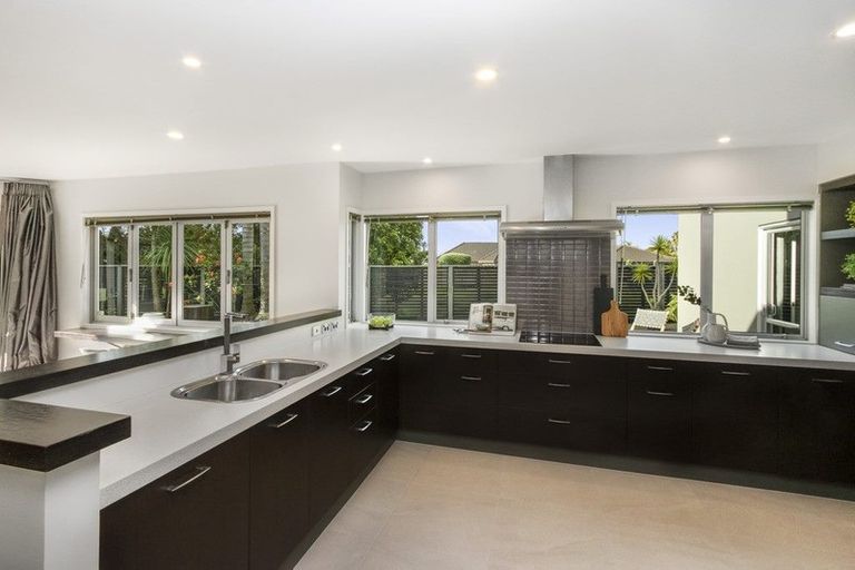 Photo of property in 37 Lothian Brae, Wattle Downs, Auckland, 2103