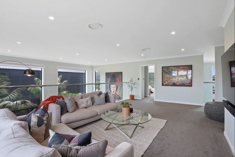 Photo of property in 15 William Blake Way, Riverhead, 0820