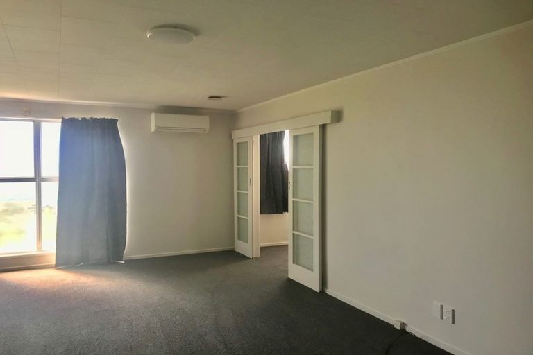 Photo of property in 6 Desford Place, Mangere, Auckland, 2022