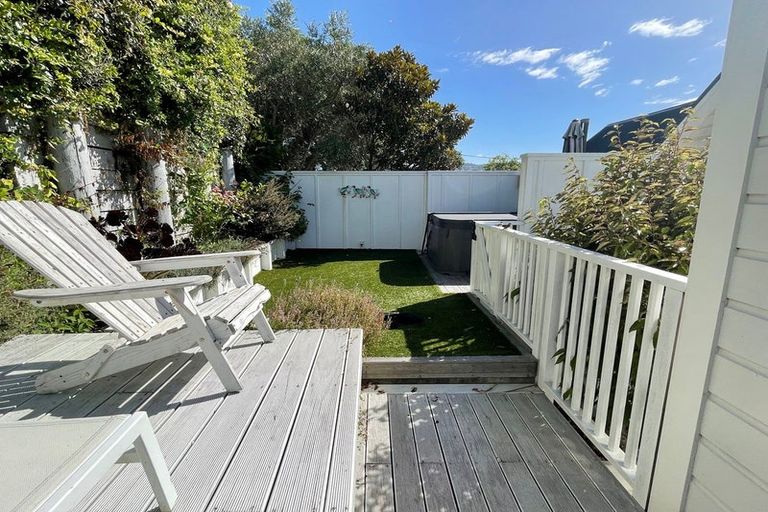 Photo of property in 44 Hawker Street, Mount Victoria, Wellington, 6011