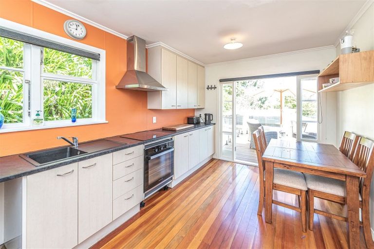 Photo of property in 16 Mount View Road, Bastia Hill, Whanganui, 4500