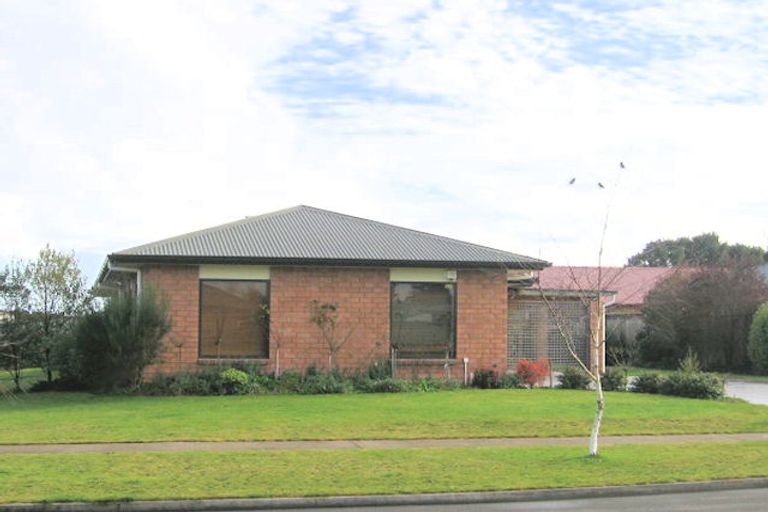 Photo of property in 43 Catalina Drive, Melville, Hamilton, 3206