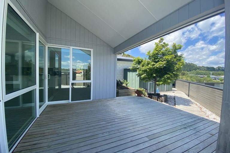 Photo of property in 24 Rochfort Crescent, Pyes Pa, Tauranga, 3112