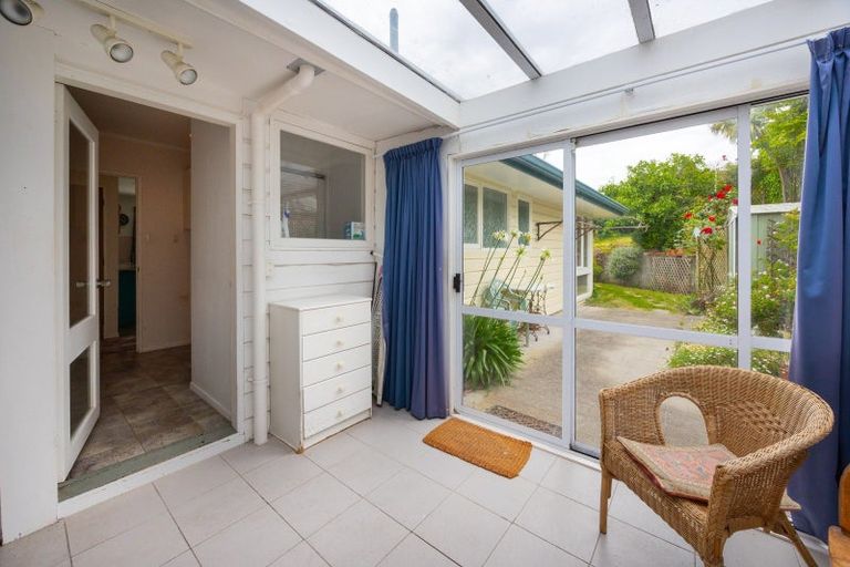 Photo of property in 17 Chilton Grove, Hokowhitu, Palmerston North, 4410